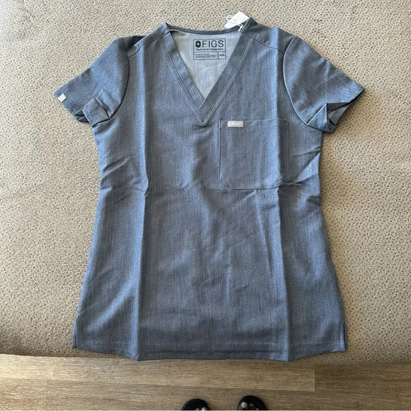 NWT FIGS Catarina Top - Picture 2 of 4